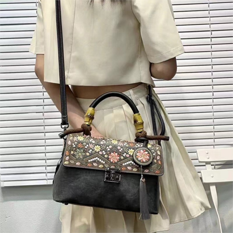 Johnature Embroidery Cheongsam - đánh giá và giá Women Bags Jw Pei